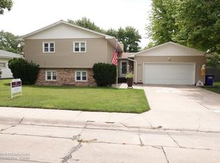 2323 W Phoenix Ave, Grand Island, NE 68803