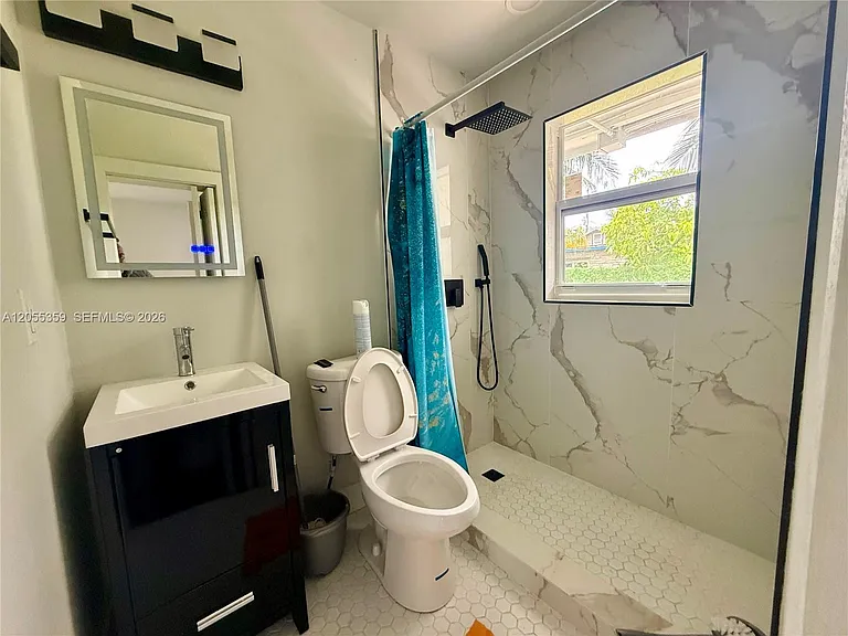 2237 Wilson St #C — Photo 8