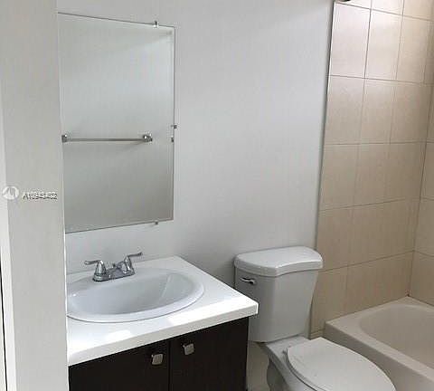 5th image of 914 SW 31st Ave #305