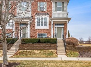 4701 Farmington Dr, Lindenhurst, IL 60046