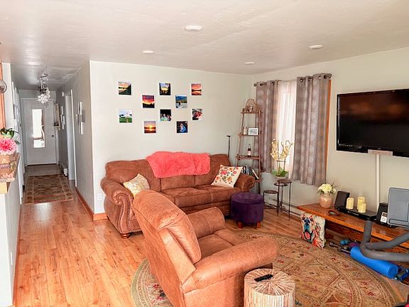 4th image of 816 W Beaver Creek Blvd