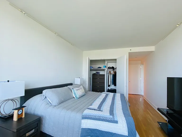 120 Riverside Blvd #5L — Photo 8