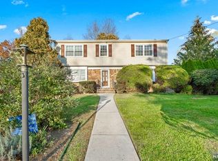 3 Whittier Ln, Oakland, NJ 07436