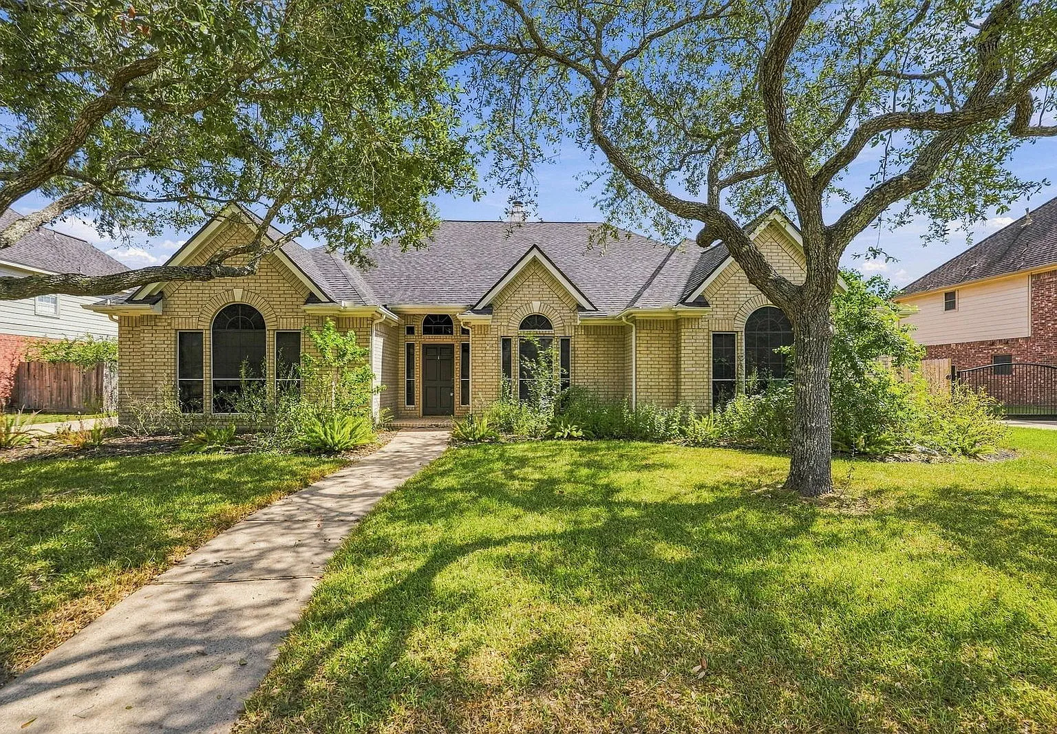 4 bed, 3.0 bath, 3267 sqft, $3,900 — Photo 1