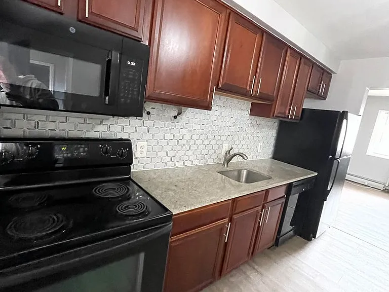 649 Maple Rd — Photo 2