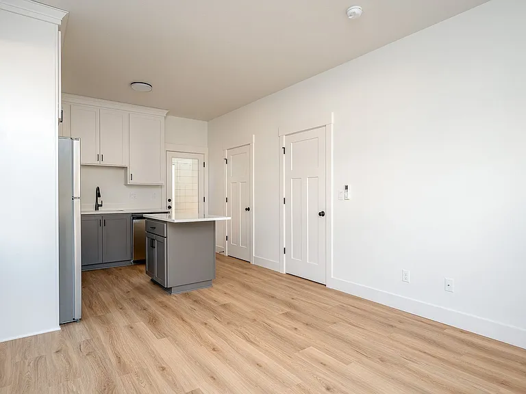 12094 SE Market St — Photo 4