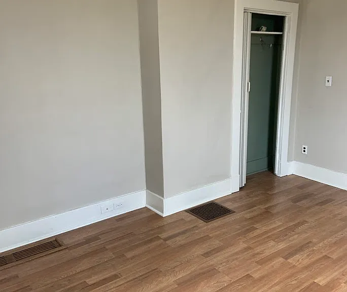 5513-5515 Jane St #1 — Photo 2