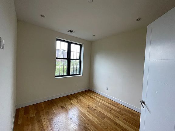 4th image of 744A Willoughby Ave APT 3