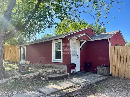 413 W Tyler St Photo 1