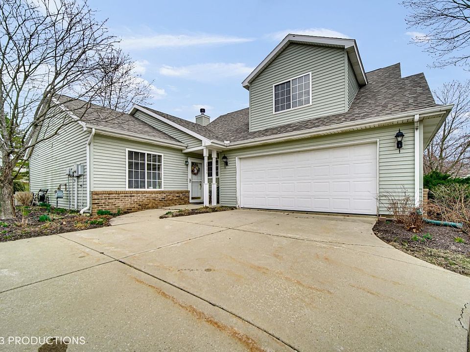 1st image of 2906 Lakepointe Dr