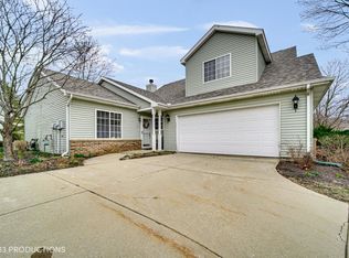 2906 Lakepointe Dr, Valparaiso, IN 46383
