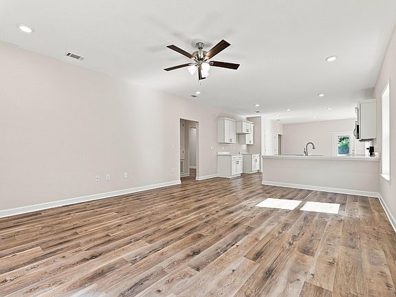 4th image of 101 Horizon Way