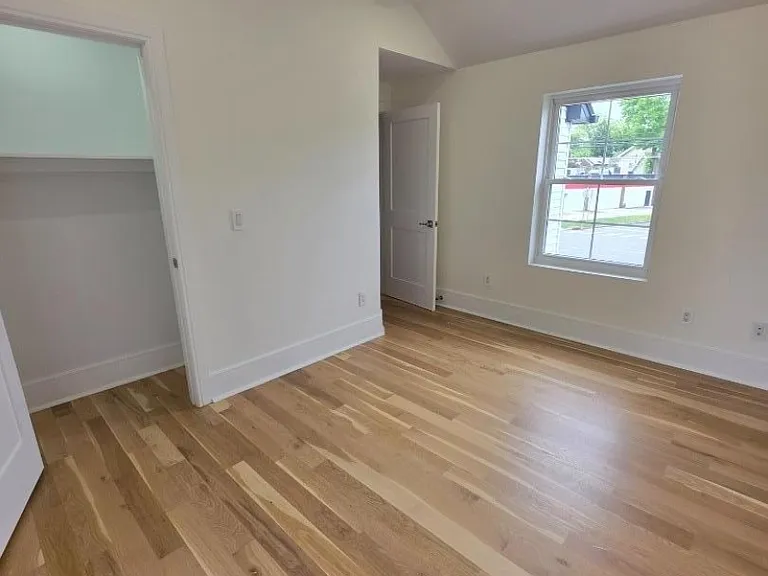1453 Morris Ave #LEFT — Photo 34