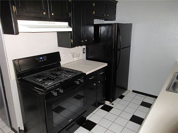 5th image of 214 Linda Ln