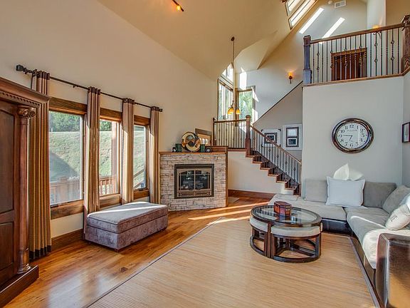 5th image of 162 Sandgate Ct