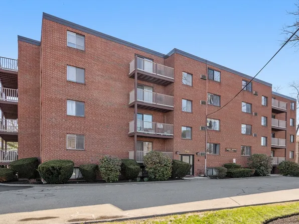 295 Main St APT 16, Reading, MA 01867