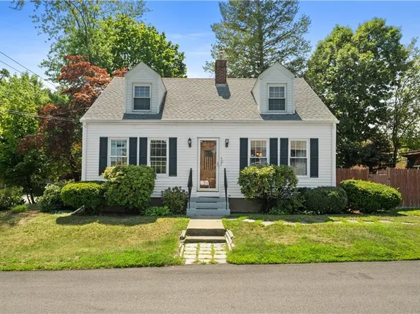 6 Nevada Ave, Rumford, RI 02916
