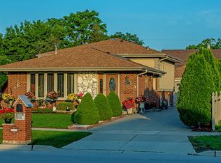 8612 S 78th Ave, Bridgeview, IL 60455