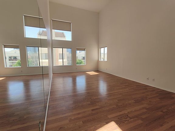 2nd image of 1118 Valencia St APT 319