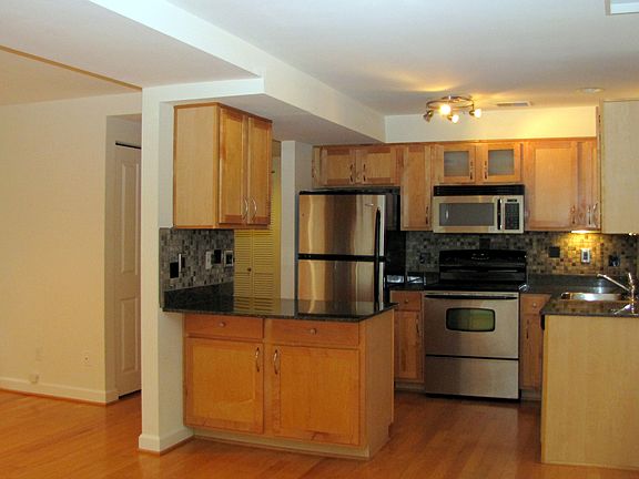 4th image of 5360 Pershing Ave APT 5B