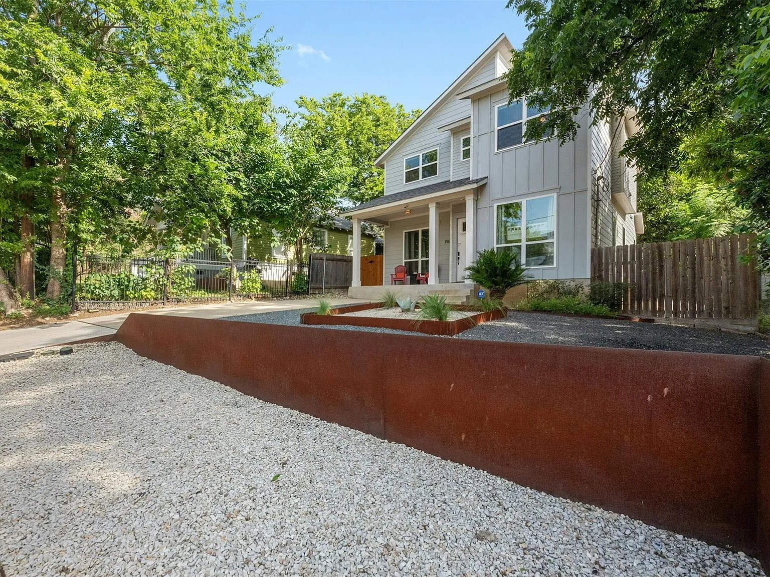 4 bed, 2.5 bath, 1876 sqft, $7,500 — Photo 2