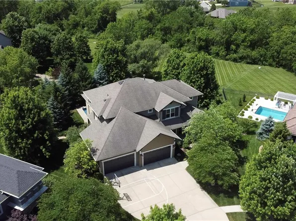 9511 W 161st Ter, Overland Park, KS 66085