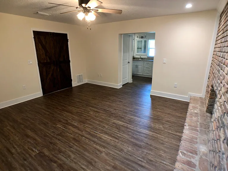 102 Driftwood Ln — Photo 10