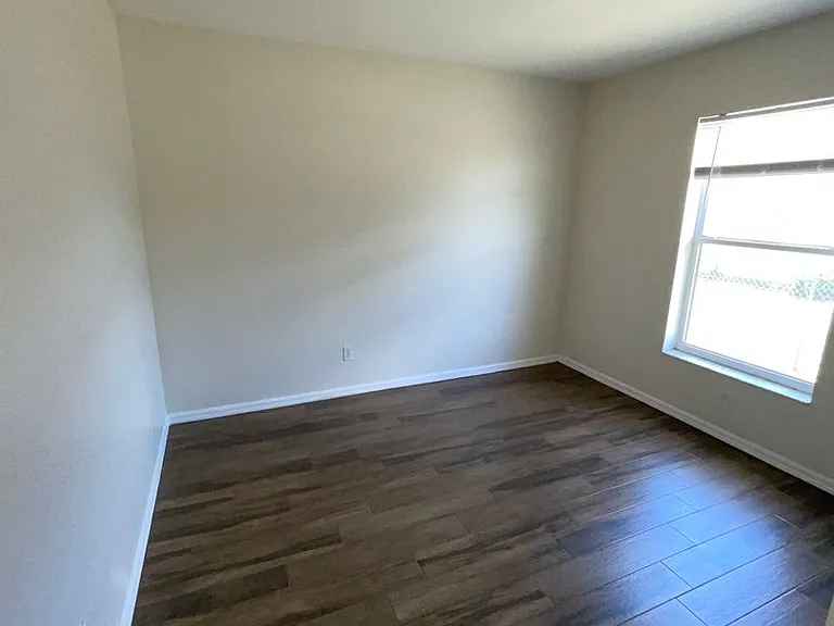 419 SW Meadow Ter — Photo 17
