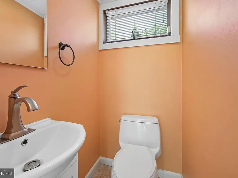 118 Sylvan Ter — Photo 14