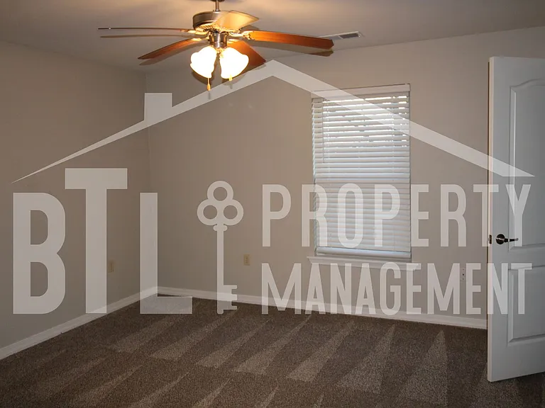 251 Kayla Ln — Photo 4
