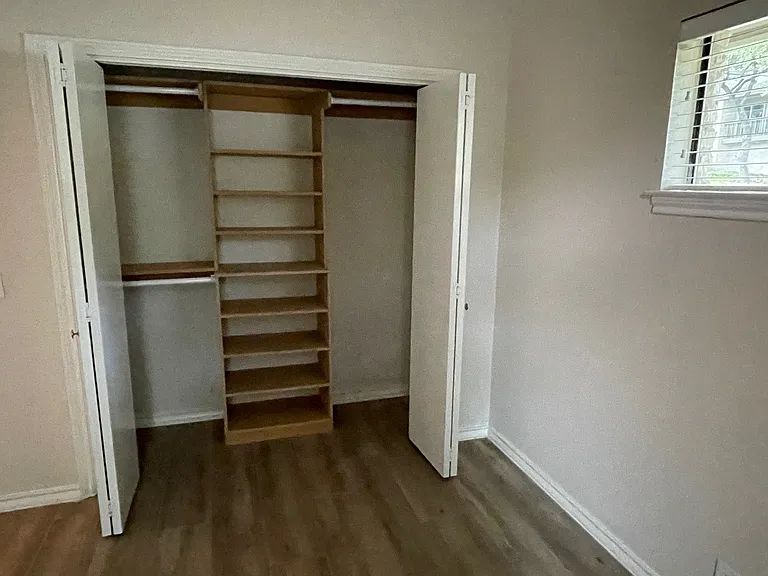 1017 Beecave Woods Dr — Photo 14