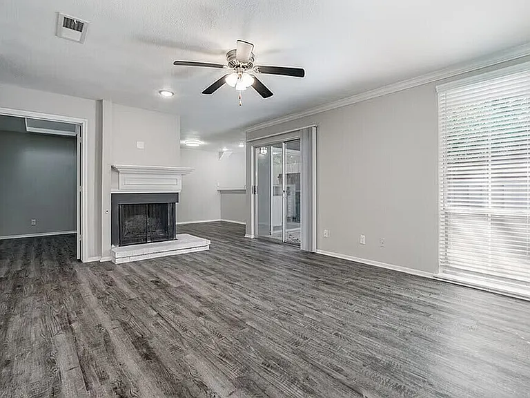 C2 - 2BD, 2BA - 1350SF - Living Room