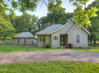 1208 Johnson Dr, Neosho, MO 64850