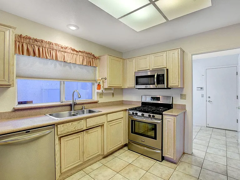 3032 Hidden Treasure Dr — Photo 17