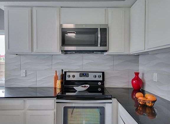 5th image of 3418 Brook Glen Dr