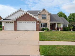 2690 Prairie Garden Trl, Green Bay, WI 54313