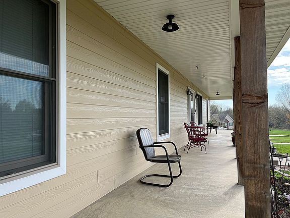 3rd image of 306 W Harvest Dr