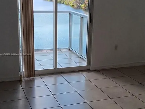 5085 NW 7th St APT 1003, Miami, FL 33126