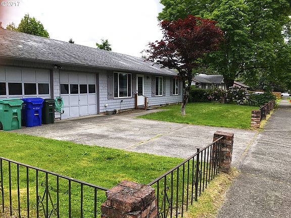 2nd image of 125 NE Robin Way