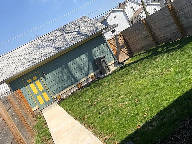 728 E Minnesota St — Photo 4