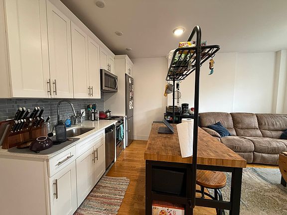 3rd image of 510 Manhattan Ave APT 3B