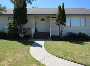 33 SW Cascade Ln, Madras, OR 97741