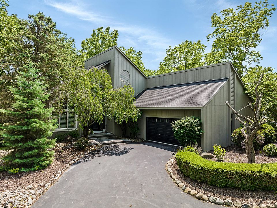 1st image of 10177 N Loma Cir
