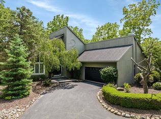 10177 N Loma Cir, Grosse Ile, MI 48138