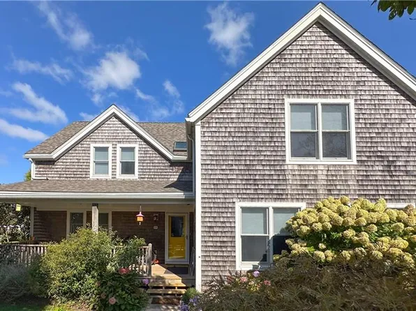 208 Chapel St, Block Island, RI 02807