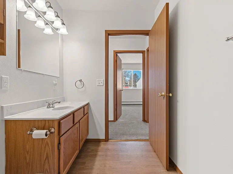 Sunshine Court Apartments — Photo 11