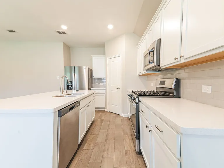 922 Evergreen St — Photo 8