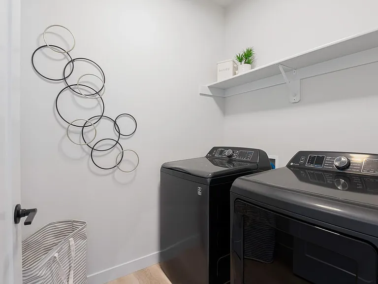Hidden Hills Condominiums — Photo 36