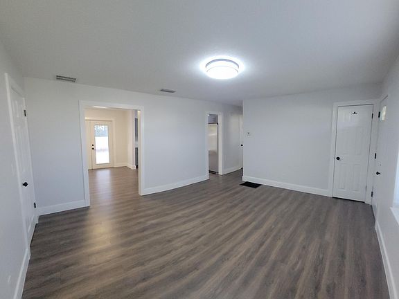 5th image of 178 SE Golf Club Ave