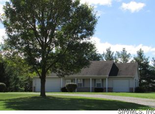 701 Voorhees Ln, Brighton, IL 62012